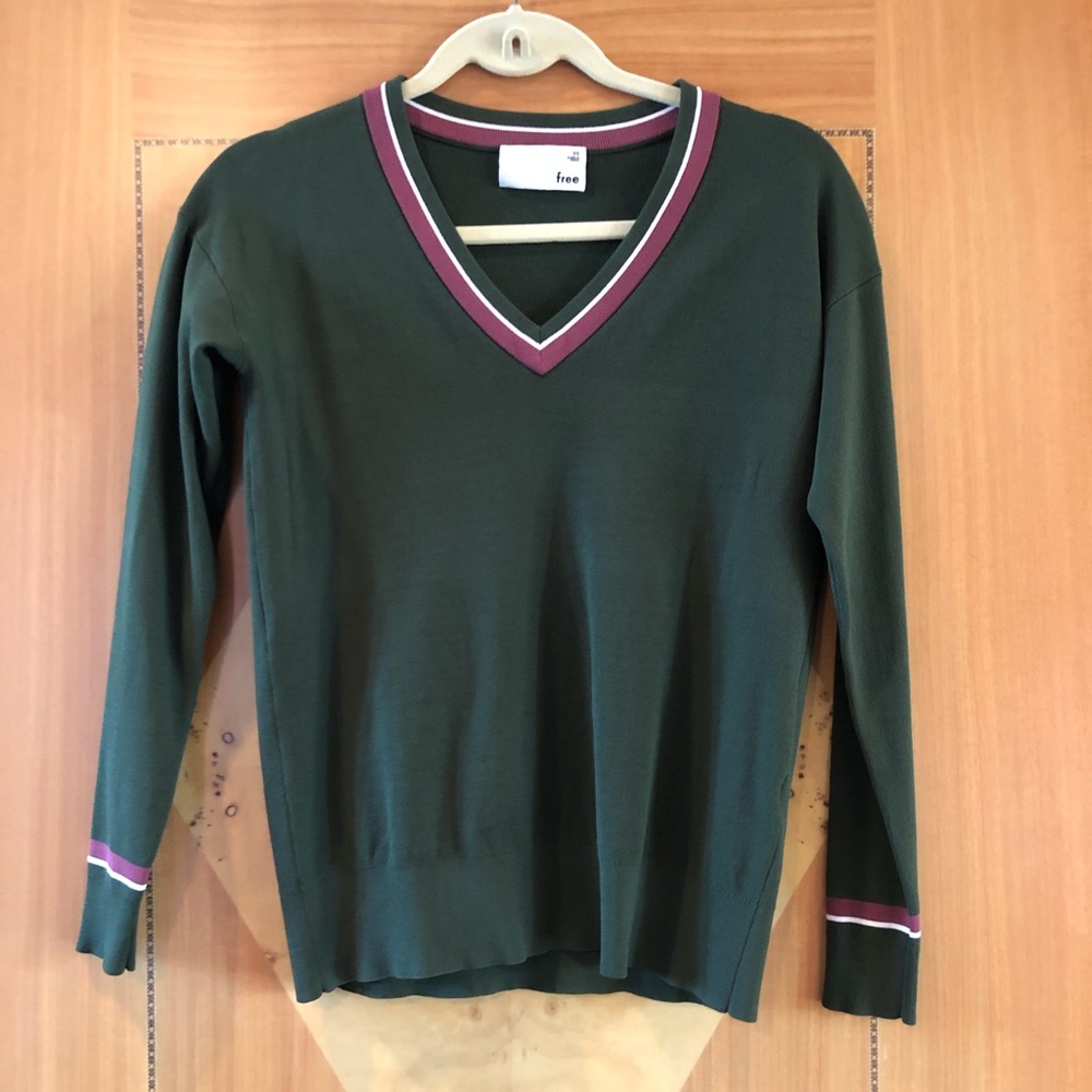 V-neck sweater .